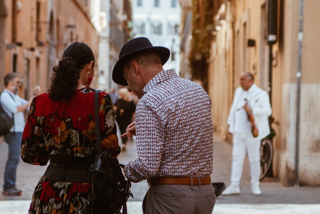 How to travel alone safely - woman getting help