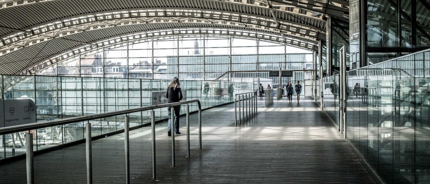 how to travel alone safely - woman alone in an airport